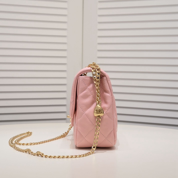 シャネルバッグ背面デザイン